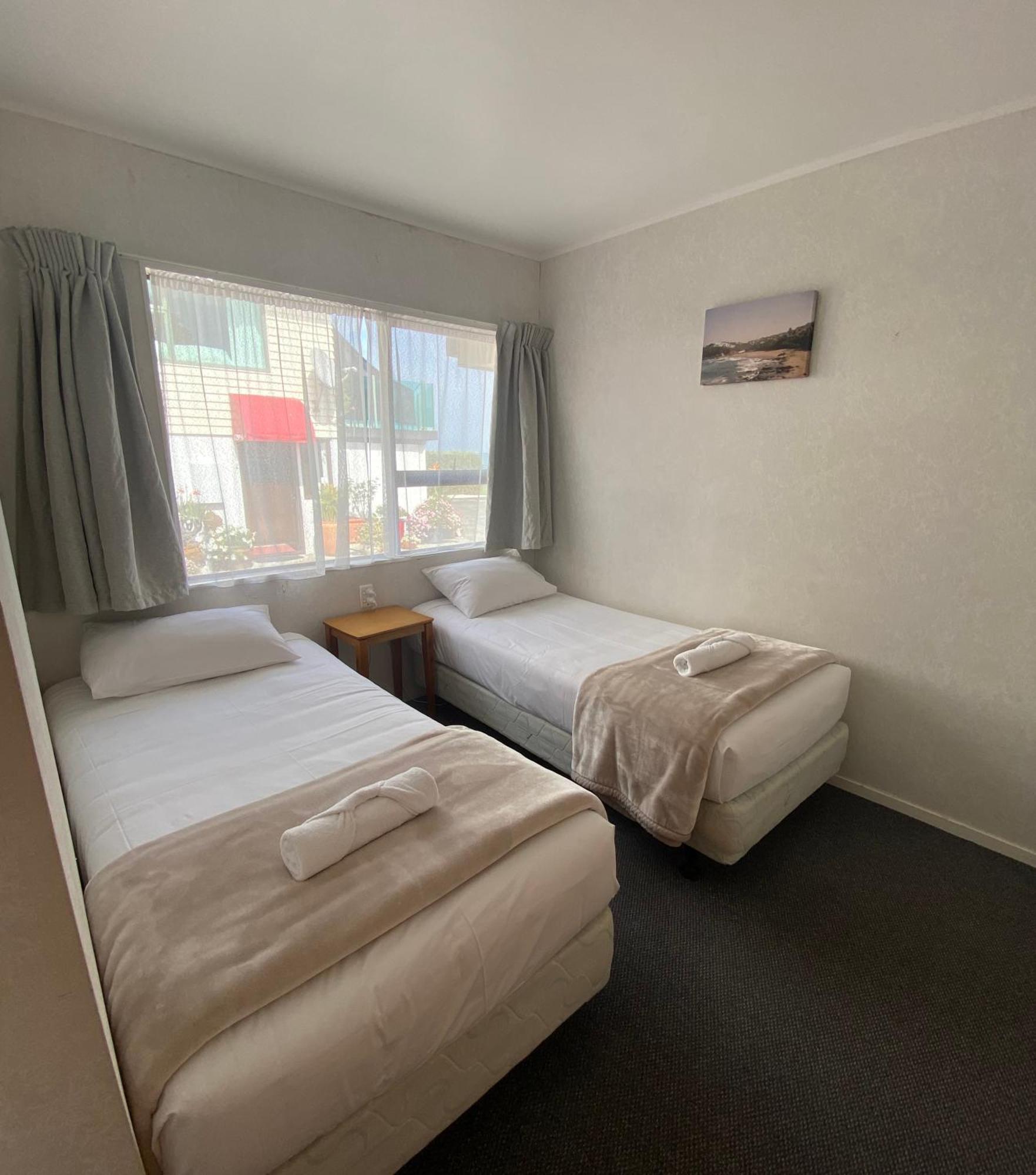 Opononi Lighthouse Motel Екстер'єр фото
